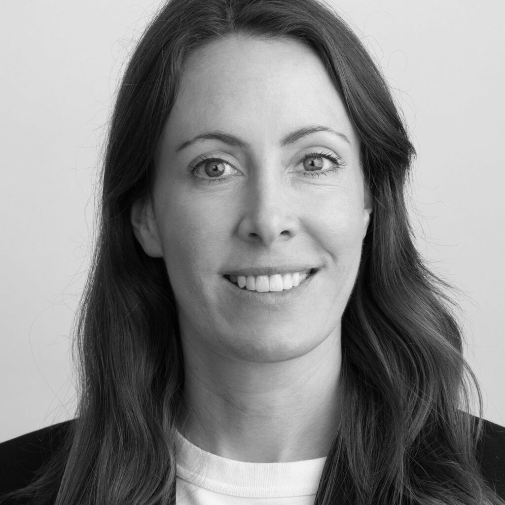 Svartvit profilbild på Anna från Försvarsmakten