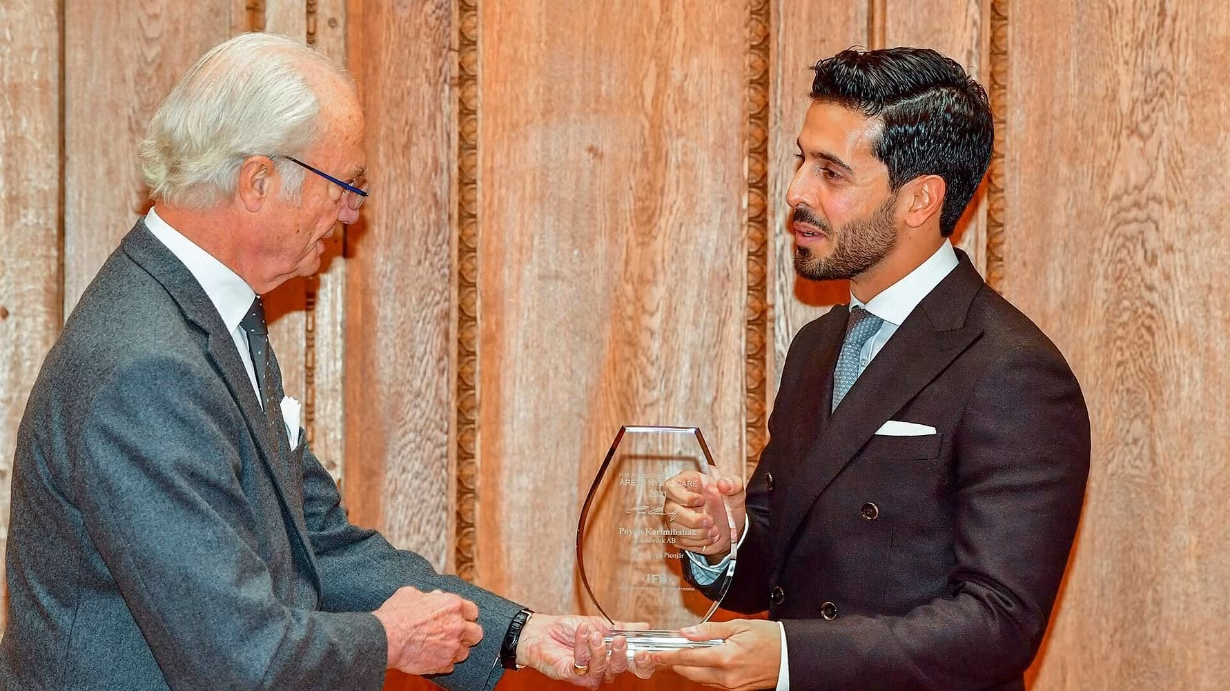 H.M. Carl XVI Gustaf awarded Oddwork's Poyan Karimi on Wednesday. Photo: Jonas Ekströmer/TT