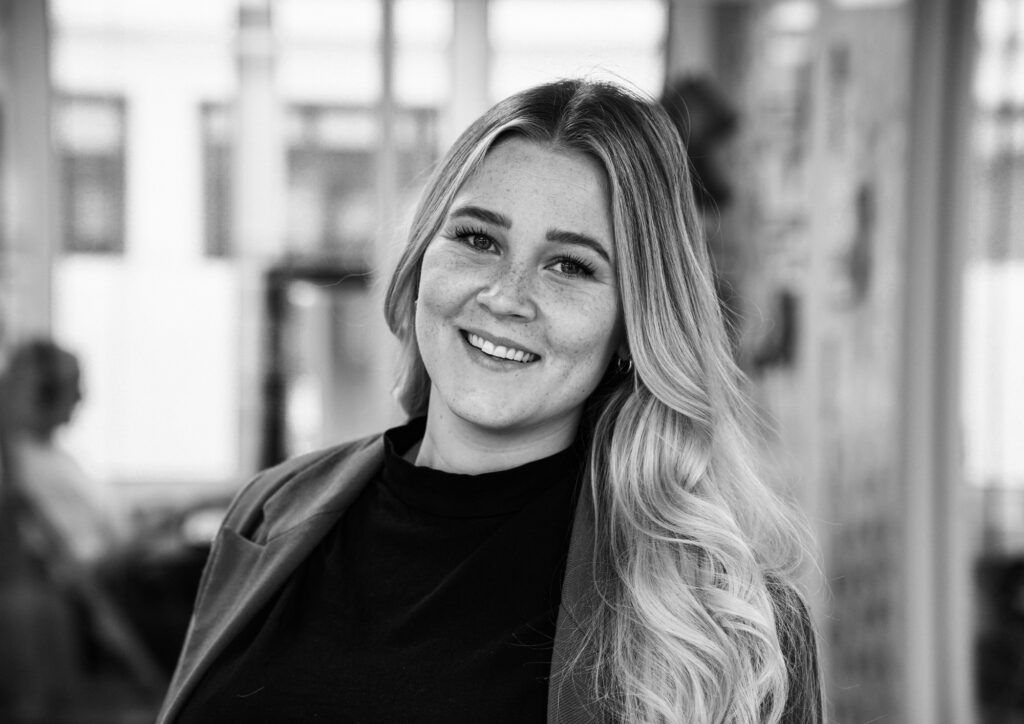 Svarvit profilbild på Oddworks VD Daniella Ravan